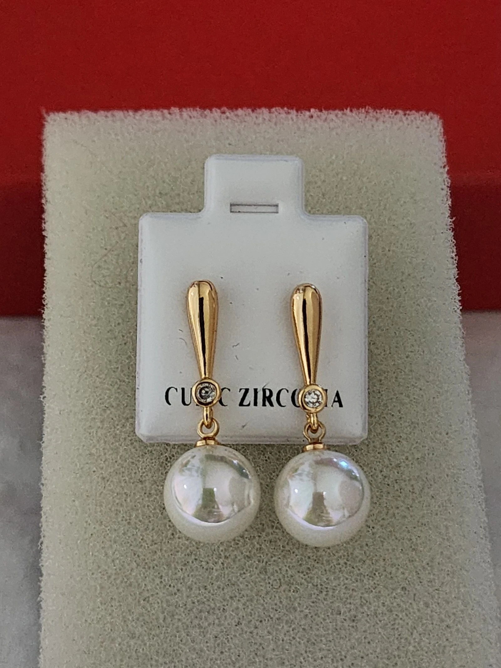 Oorbellen met zirkonia en imitatieparel hangend verguld in 18k goud, hypoallergeen – photo 2